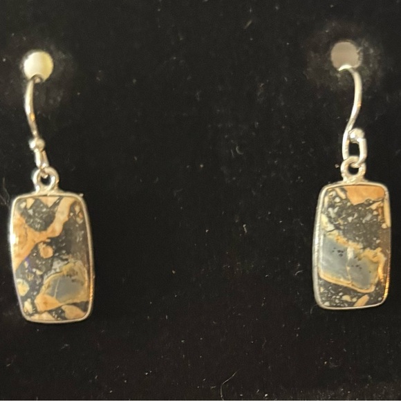 Jewelry - Elegant Black and Gold Dangle Earrings